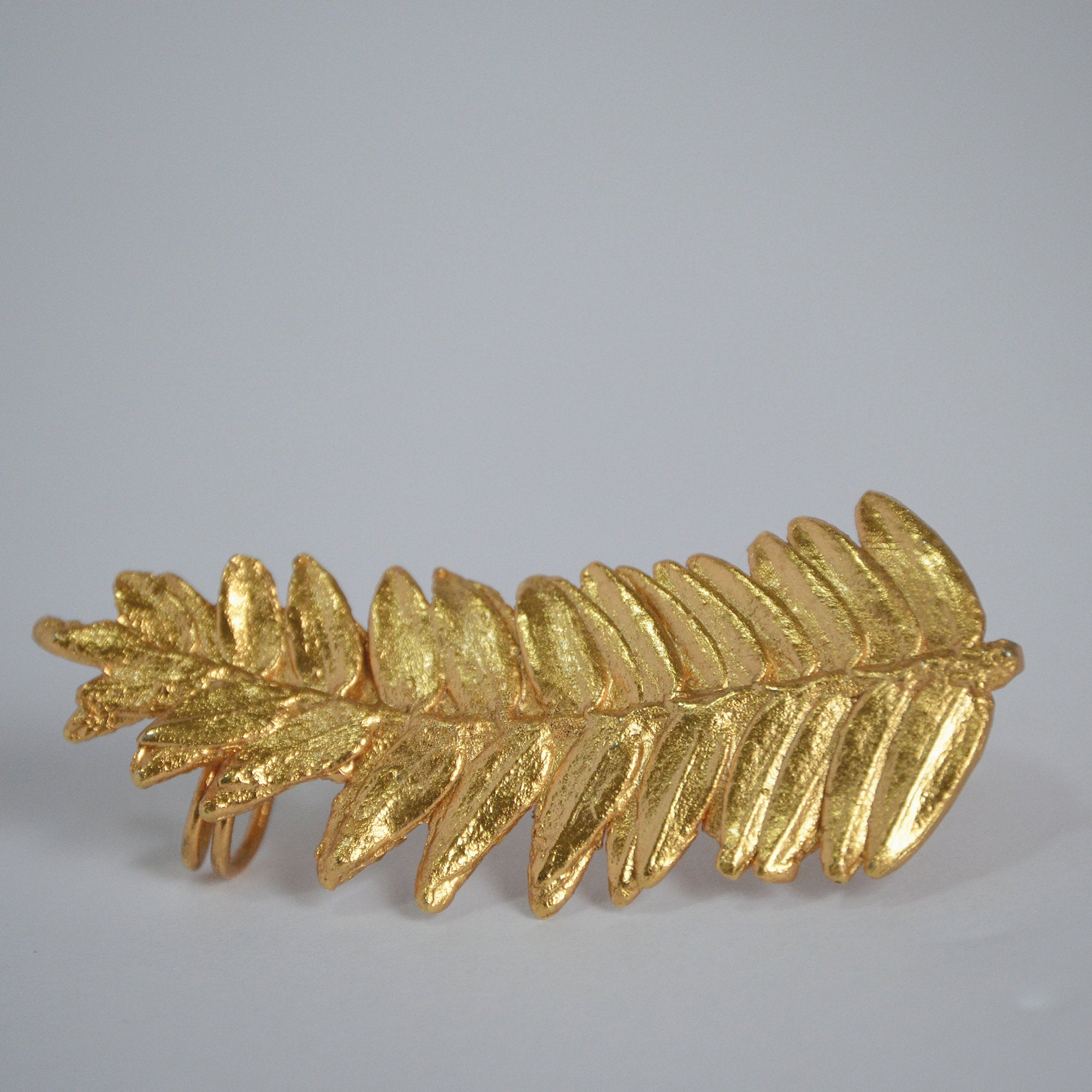 Ear cuff pine