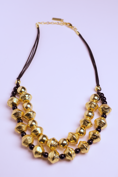 Collar bolas de cuero