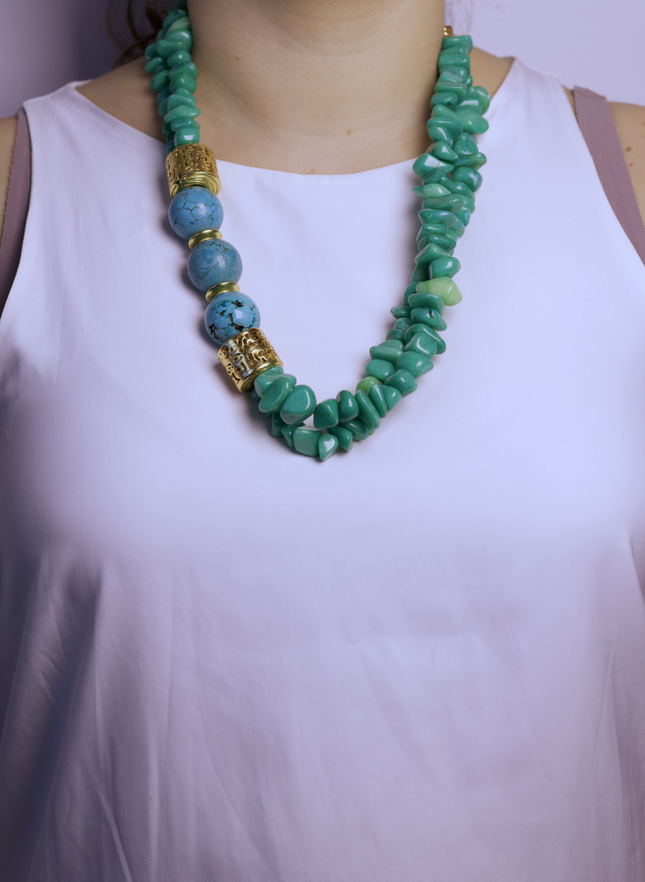 Collar bolas turquesa